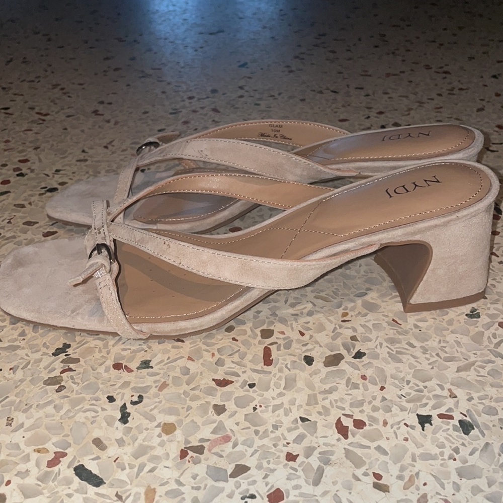 NYDJ® Glam Heeled Sandals. Sand size 10 - Picture 6 of 8